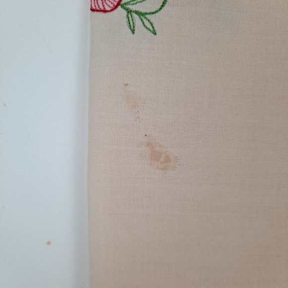 Vintage 1970s Embroidered Floral Tablecloth with 6 Embroidered Napkins Square - Picture 14 of 15